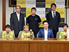 3月22・23日に行われた「全国U-12ビーチサッカー大会」で優勝したISO SOCCER CLUBの磯監督と選手達が、6月10日に宇都宮市の佐藤市長を表敬訪問いたしました。